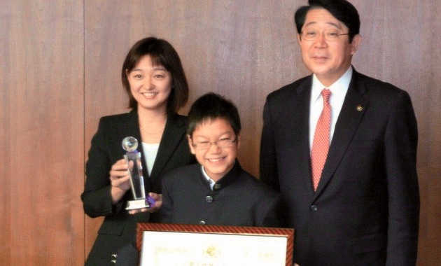 うらやすの人(25)： 全国中学生人権作文 コンテストで法務大臣賞 小林 想 さん