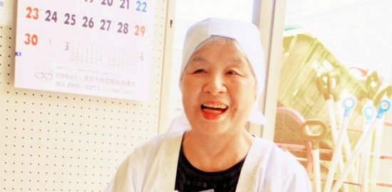 うらやすの人(34)： ボランティア弁当作り 40年 飯嶋町子さん(79)