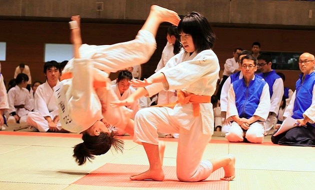 ジュニア合気道に350人 米格闘技チャンネルも取材