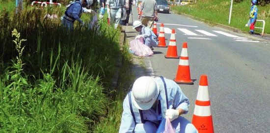 日本の玄関口・浦安ＩＣ 建設業協力会が一斉清掃