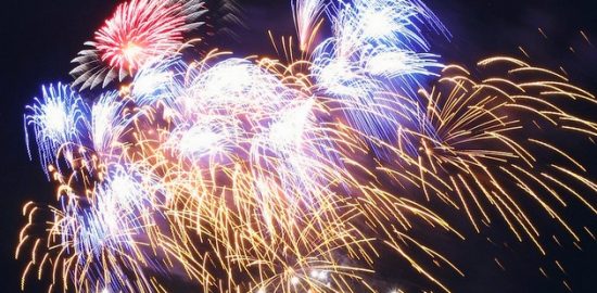 夜空に光の競演 ～「うらやす情報」の軌跡