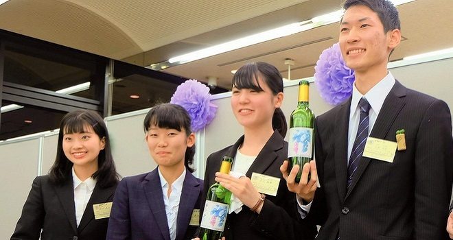 明海大学生たちのワイン造り　ブドウ育成やラベル考案など、一連を学生が担当