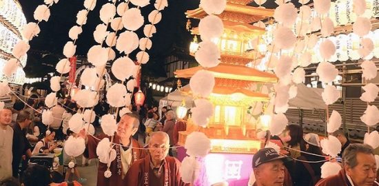 正福寺でお会式 災害復興物販やライブを開く