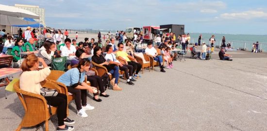 海辺のカフェを総合公園で開催浦安を大好きな市民グループ「ＮＥＸＴ30」が主催