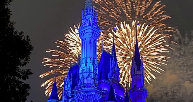 ディズニーランド 花火を再開