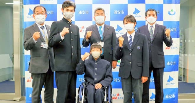 目指せ!パリ五輪 市内の優秀な3選手に育成選手指定証を授与