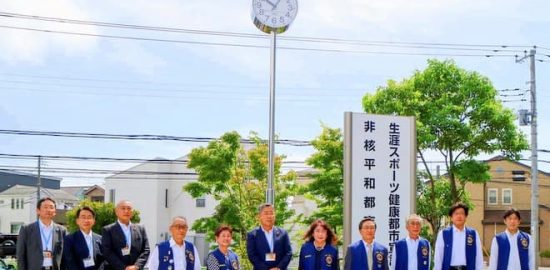 庁舎入口前に大時計を寄贈 浦安ライオンズクラブ創立５０周年記念