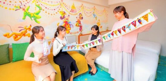 東京ディズニーリゾート(R) 40周年アニバーサリーイベント "ドリームゴーラウンド" の締めくくりは祝祭感あふれるディズニーホテルで