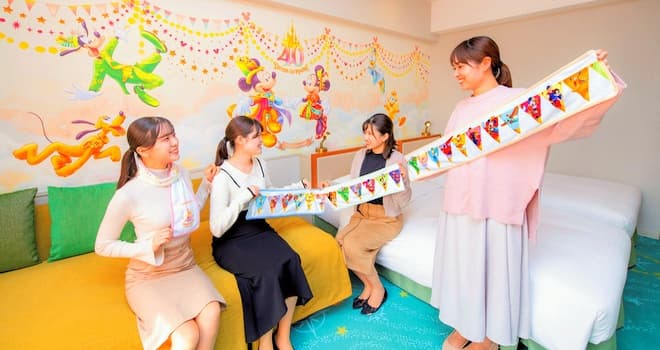 東京ディズニーリゾート(R) 40周年アニバーサリーイベント "ドリームゴーラウンド" の締めくくりは祝祭感あふれるディズニーホテルで