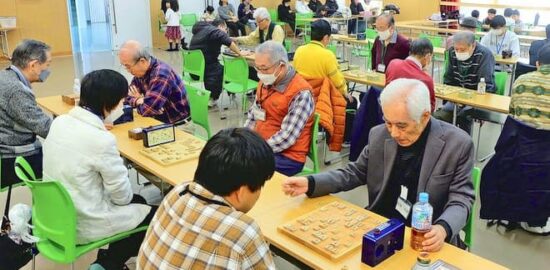 令和６年度市民親睦将棋大会 世代を超えて対局を楽しむ