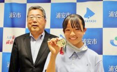 陸上１００ｍで全国１位 岡嶋莉子選手が市長報告