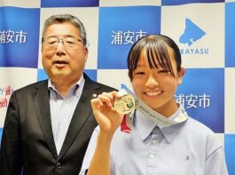 陸上１００ｍで全国１位 岡嶋莉子選手が市長報告