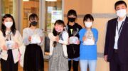 明海小6年生5人が手製マスク 100枚を老人ホームにプレゼント